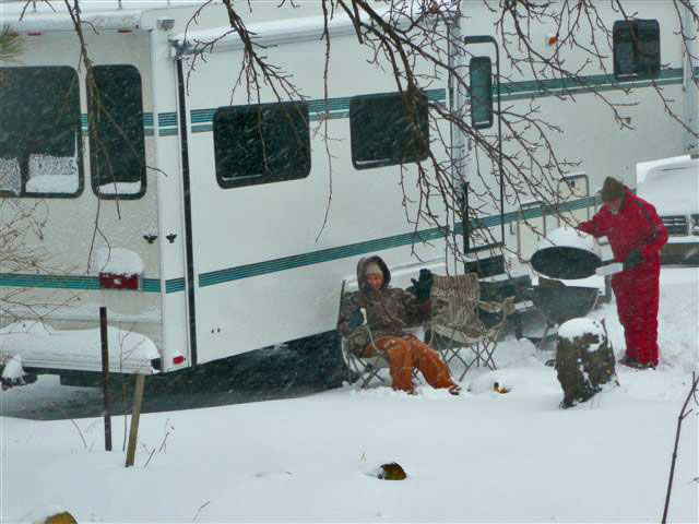 gross-bbq-snow gross-bbq-snow